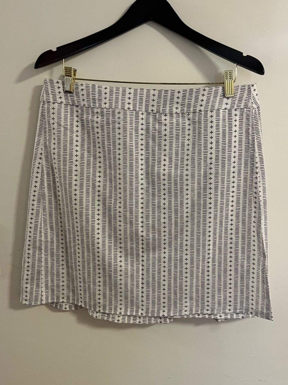 Rip Skirt Hawaii Wrap Cover-up Skirt Black & White Geo Pattern
